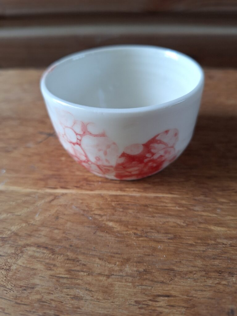 Email transparent et bulles rouge