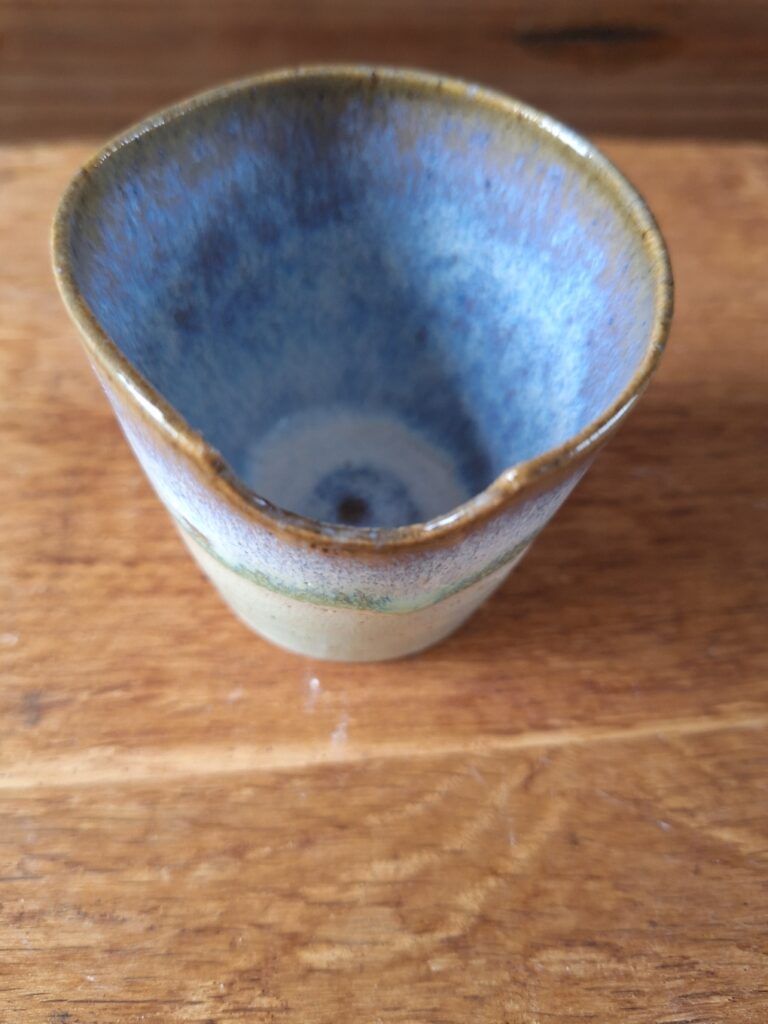 Email violine sur grès de St Amand